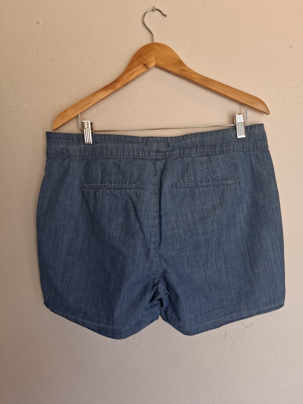 Isaac Mizrahi NY Chambray Shorts Size 12 Blue 100% Cotton Casual Summer - Picture 4 of 8